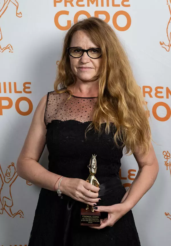 CEL MAI BUN MACHIAJ ȘI CEA MAI BUNĂ COAFURĂ - Domnica Bodogan, Nastasia Mateiu, Clara Tudose pentru filmul Maria, Regina României 